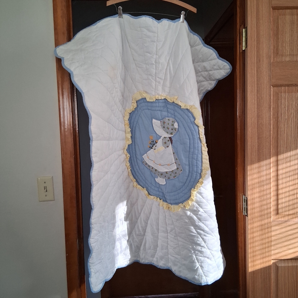 Quilted Blanket with Sunbonnet Sue Design
